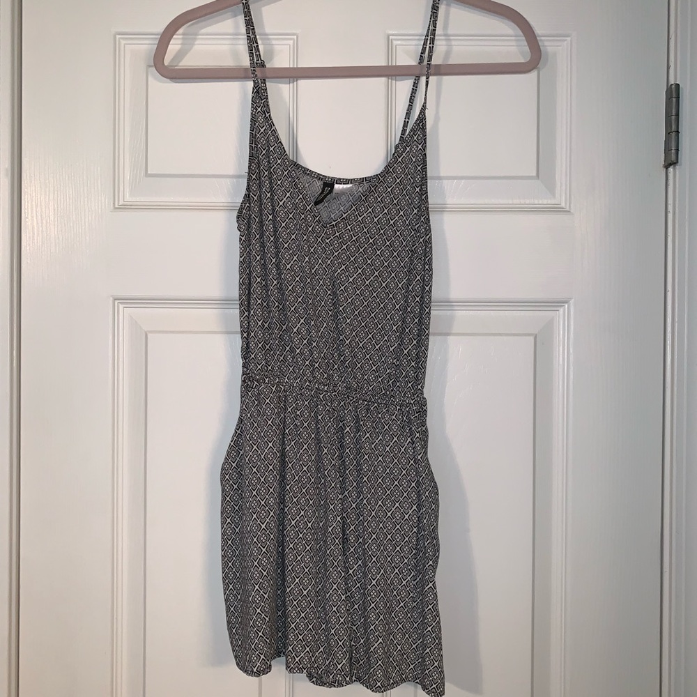 Divided by H&M romper sz 6 EEUC